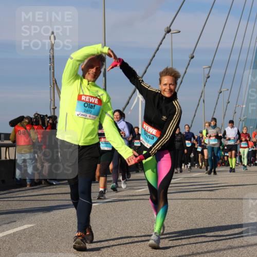 03.10.2025 - Köhlbrandbrückenlauf Strokosch-Dieckow http://msf.ph/oto/9123167 03.10.2025 10:01:24 Position 2 08, 2412, 2419 meine-sportfotos.de
