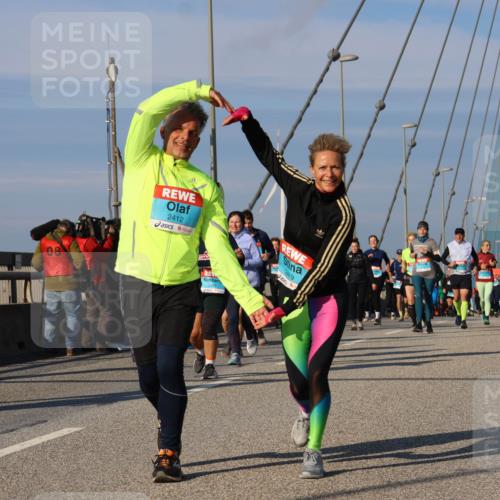 03.10.2025 - Köhlbrandbrückenlauf Strokosch-Dieckow http://msf.ph/oto/9123170 03.10.2025 10:01:24 Position 2 2412, 01497, 2419 meine-sportfotos.de