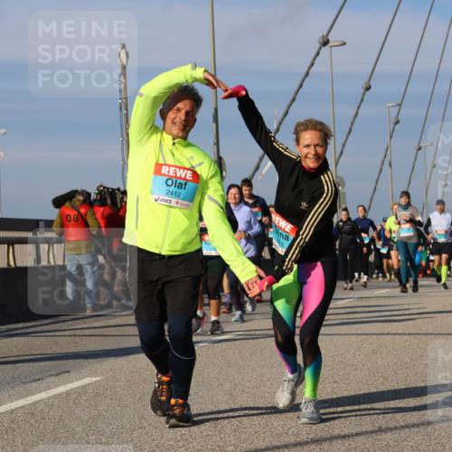 03.10.2025 - Köhlbrandbrückenlauf Strokosch-Dieckow http://msf.ph/oto/9123173 03.10.2025 10:01:24 Position 2 08, 2412, 149, 9 meine-sportfotos.de