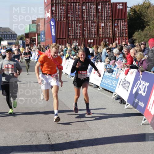03.10.2025 - Köhlbrandbrückenlauf Jannik Wohlers http://msf.ph/oto/9123195 03.10.2025 13:05:33 Ziel 4011, 4062, 4161, 4278, 4384, 4584, 5468, 6281 meine-sportfotos.de