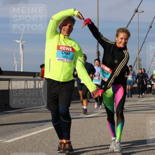 03.10.2025 - Köhlbrandbrückenlauf Strokosch-Dieckow http://msf.ph/oto/9123198 03.10.2025 10:01:25 Position 2 2412, 2419 meine-sportfotos.de