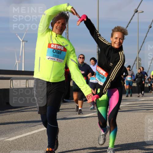 03.10.2025 - Köhlbrandbrückenlauf Strokosch-Dieckow http://msf.ph/oto/9123210 03.10.2025 10:01:25 Position 2 2412, 2419 meine-sportfotos.de