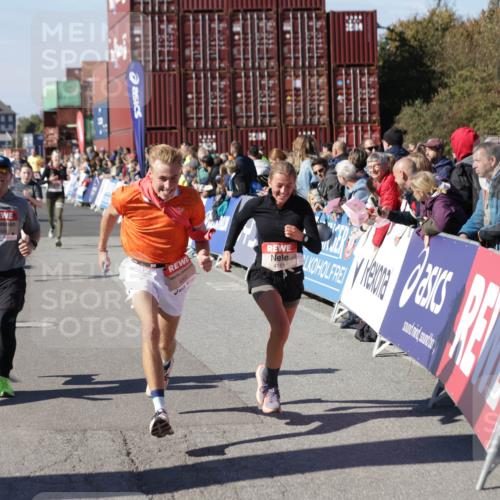 03.10.2025 - Köhlbrandbrückenlauf Jannik Wohlers http://msf.ph/oto/9123214 03.10.2025 13:05:33 Ziel 4011, 4062, 4161, 4278, 4384, 4584, 5468, 6281 meine-sportfotos.de
