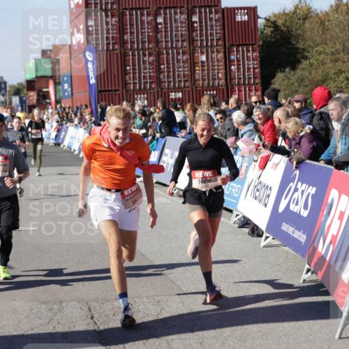 03.10.2025 - Köhlbrandbrückenlauf Jannik Wohlers http://msf.ph/oto/9123218 03.10.2025 13:05:33 Ziel 4011, 4062, 4161, 4278, 4384, 4584, 5468, 6281 meine-sportfotos.de
