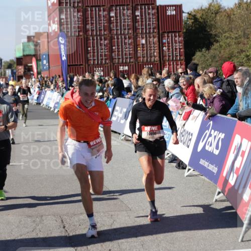 03.10.2025 - Köhlbrandbrückenlauf Jannik Wohlers http://msf.ph/oto/9123222 03.10.2025 13:05:33 Ziel 4011, 4062, 4161, 4278, 4384, 4584, 5468, 6281 meine-sportfotos.de
