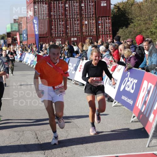 03.10.2025 - Köhlbrandbrückenlauf Jannik Wohlers http://msf.ph/oto/9123227 03.10.2025 13:05:33 Ziel 4011, 4062, 4161, 4278, 4384, 4584, 5468, 6281 meine-sportfotos.de