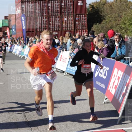 03.10.2025 - Köhlbrandbrückenlauf Jannik Wohlers http://msf.ph/oto/9123236 03.10.2025 13:05:34 Ziel 4011, 4062, 4161, 4278, 4384, 4584, 5468, 6281 meine-sportfotos.de