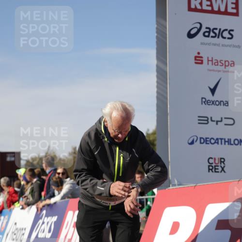 03.10.2025 - Köhlbrandbrückenlauf Jannik Wohlers http://msf.ph/oto/9123238 03.10.2025 13:51:03 Ziel 4851, 5472 meine-sportfotos.de