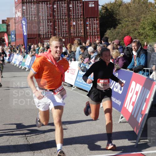 03.10.2025 - Köhlbrandbrückenlauf Jannik Wohlers http://msf.ph/oto/9123240 03.10.2025 13:05:34 Ziel 4011, 4062, 4161, 4278, 4384, 4584, 5468, 6281 meine-sportfotos.de