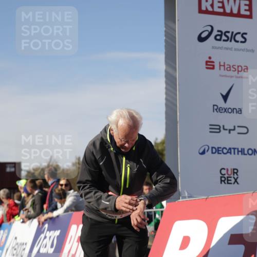 03.10.2025 - Köhlbrandbrückenlauf Jannik Wohlers http://msf.ph/oto/9123242 03.10.2025 13:51:03 Ziel 4851, 5472 meine-sportfotos.de
