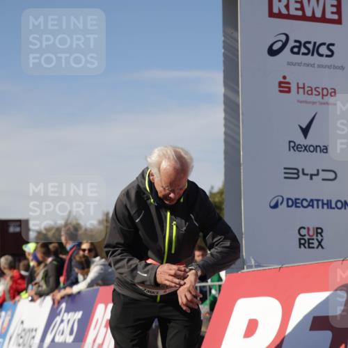 03.10.2025 - Köhlbrandbrückenlauf Jannik Wohlers http://msf.ph/oto/9123247 03.10.2025 13:51:03 Ziel 4851, 5472 meine-sportfotos.de
