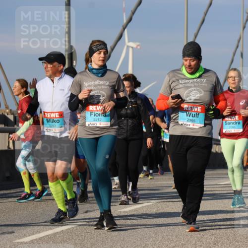 03.10.2025 - Köhlbrandbrückenlauf Strokosch-Dieckow http://msf.ph/oto/9123261 03.10.2025 10:01:32 Position 2 3292, 3293, 2212, 2365, 2086 meine-sportfotos.de