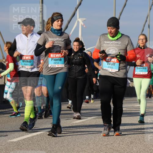 03.10.2025 - Köhlbrandbrückenlauf Strokosch-Dieckow http://msf.ph/oto/9123268 03.10.2025 10:01:32 Position 2 3292, 3293, 2212, 2365, 2086 meine-sportfotos.de