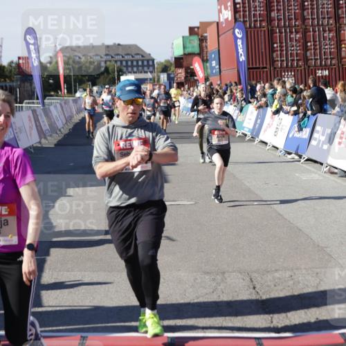 03.10.2025 - Köhlbrandbrückenlauf Jannik Wohlers http://msf.ph/oto/9123288 03.10.2025 13:05:34 Ziel 4011, 4062, 4161, 4278, 4384, 4584, 5468, 6281 meine-sportfotos.de