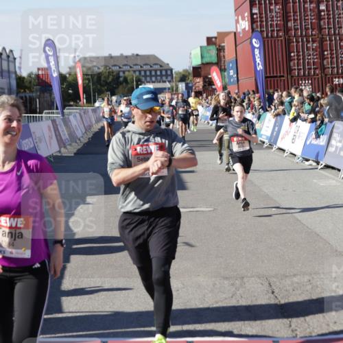 03.10.2025 - Köhlbrandbrückenlauf Jannik Wohlers http://msf.ph/oto/9123291 03.10.2025 13:05:35 Ziel 4011, 4062, 4161, 4278, 4384, 4584, 5468, 6281, 6786, 6787 meine-sportfotos.de