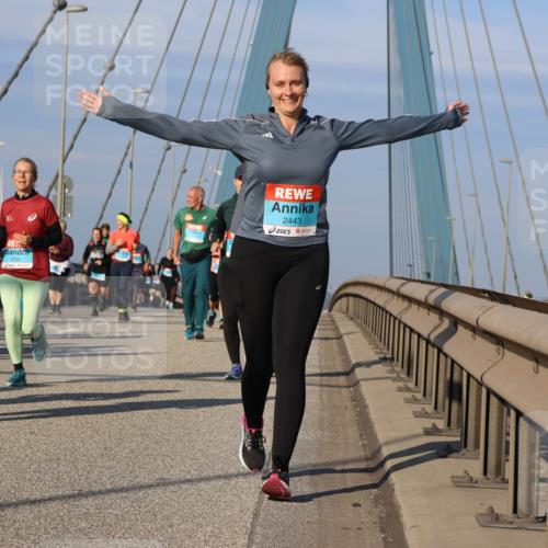 03.10.2025 - Köhlbrandbrückenlauf Strokosch-Dieckow http://msf.ph/oto/9123302 03.10.2025 10:01:34 Position 2 2365, 2086, 2443 meine-sportfotos.de