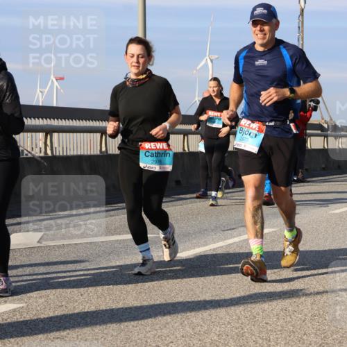 03.10.2025 - Köhlbrandbrückenlauf Strokosch-Dieckow http://msf.ph/oto/9123327 03.10.2025 10:01:40 Position 2 100, 2976, 2973, 2272 meine-sportfotos.de