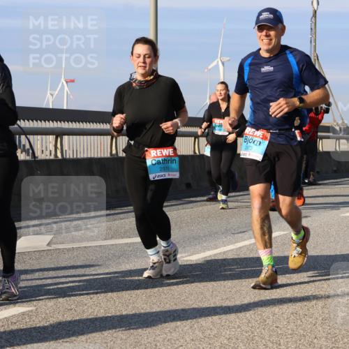 03.10.2025 - Köhlbrandbrückenlauf Strokosch-Dieckow http://msf.ph/oto/9123331 03.10.2025 10:01:40 Position 2 2976, 2973, 2272 meine-sportfotos.de