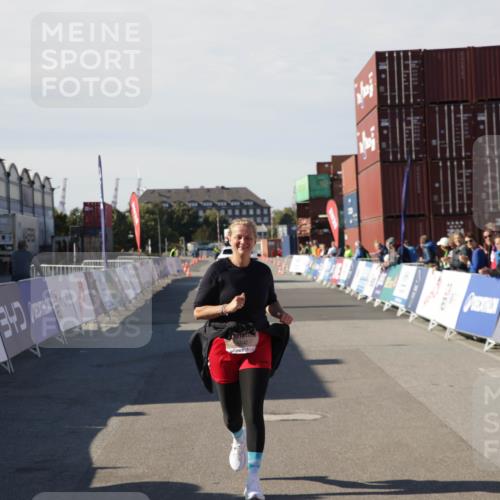 03.10.2025 - Köhlbrandbrückenlauf Jannik Wohlers http://msf.ph/oto/9123332 03.10.2025 13:51:32 Ziel 5540 meine-sportfotos.de