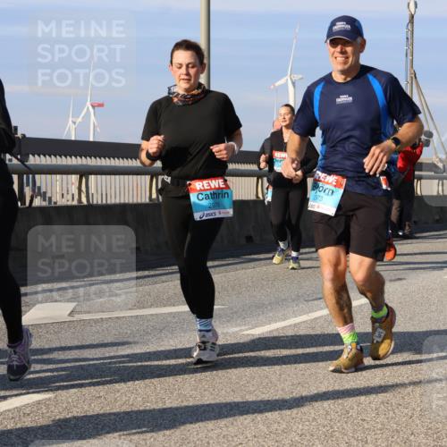 03.10.2025 - Köhlbrandbrückenlauf Strokosch-Dieckow http://msf.ph/oto/9123333 03.10.2025 10:01:40 Position 2 2976, 2973, 2272 meine-sportfotos.de