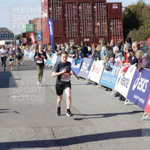 03.10.2025 - Köhlbrandbrückenlauf Jannik Wohlers http://msf.ph/oto/9123334 03.10.2025 13:05:35 Ziel 4011, 4062, 4161, 4278, 4384, 4584, 5468, 6281, 6786, 6787 meine-sportfotos.de