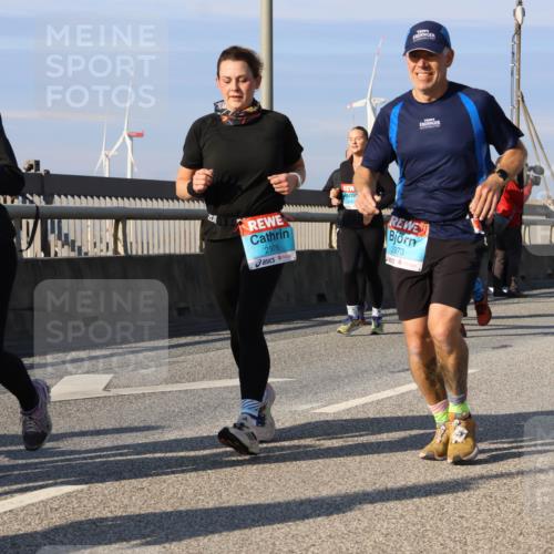 03.10.2025 - Köhlbrandbrückenlauf Strokosch-Dieckow http://msf.ph/oto/9123338 03.10.2025 10:01:40 Position 2 2976, 2973, 2272 meine-sportfotos.de
