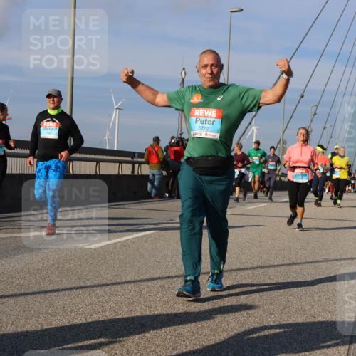 03.10.2025 - Köhlbrandbrückenlauf Strokosch-Dieckow http://msf.ph/oto/9123340 03.10.2025 10:01:42 Position 2 2272 meine-sportfotos.de