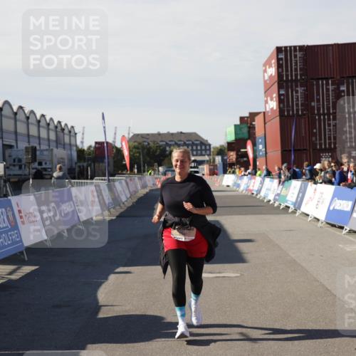 03.10.2025 - Köhlbrandbrückenlauf Jannik Wohlers http://msf.ph/oto/9123341 03.10.2025 13:51:32 Ziel 5540 meine-sportfotos.de