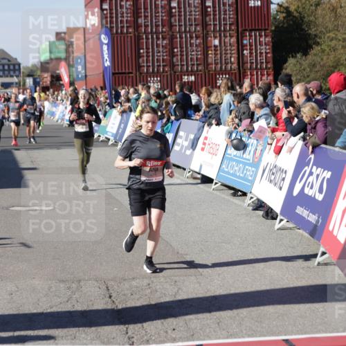 03.10.2025 - Köhlbrandbrückenlauf Jannik Wohlers http://msf.ph/oto/9123344 03.10.2025 13:05:36 Ziel 4011, 4062, 4161, 4278, 4296, 4332, 4384, 4584, 5468, 5676, 6281, 6786, 6787 meine-sportfotos.de