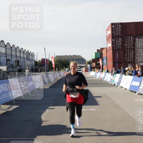 03.10.2025 - Köhlbrandbrückenlauf Jannik Wohlers http://msf.ph/oto/9123346 03.10.2025 13:51:33 Ziel 5540 meine-sportfotos.de