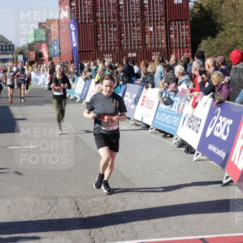 03.10.2025 - Köhlbrandbrückenlauf Jannik Wohlers http://msf.ph/oto/9123348 03.10.2025 13:05:36 Ziel 4011, 4062, 4161, 4278, 4296, 4332, 4384, 4584, 5468, 5676, 6281, 6786, 6787 meine-sportfotos.de