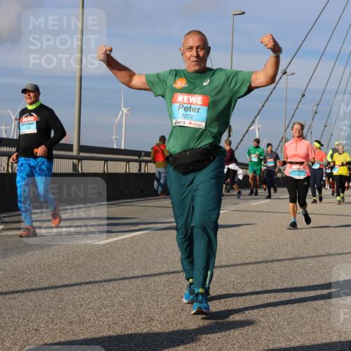 03.10.2025 - Köhlbrandbrückenlauf Strokosch-Dieckow http://msf.ph/oto/9123357 03.10.2025 10:01:42 Position 2 2463, 2272, 2457 meine-sportfotos.de