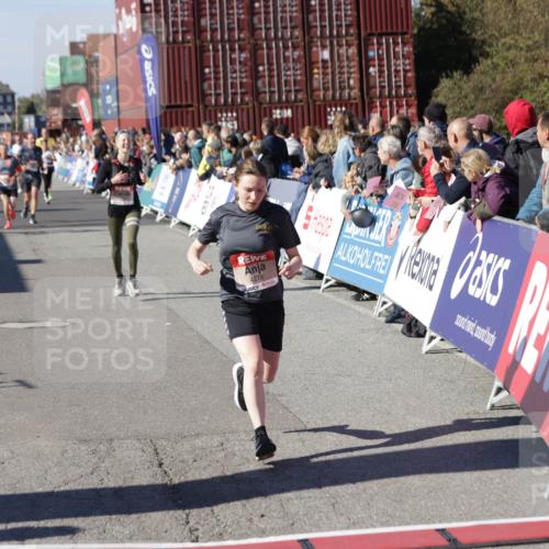03.10.2025 - Köhlbrandbrückenlauf Jannik Wohlers http://msf.ph/oto/9123359 03.10.2025 13:05:36 Ziel 4011, 4062, 4161, 4278, 4296, 4332, 4384, 4584, 5468, 5676, 6281, 6786, 6787 meine-sportfotos.de
