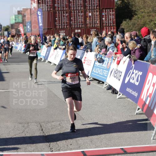 03.10.2025 - Köhlbrandbrückenlauf Jannik Wohlers http://msf.ph/oto/9123365 03.10.2025 13:05:36 Ziel 4011, 4062, 4161, 4278, 4296, 4332, 4384, 4584, 5468, 5676, 6281, 6786, 6787 meine-sportfotos.de