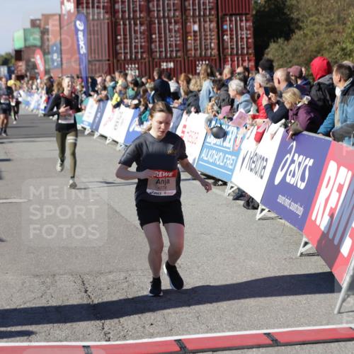 03.10.2025 - Köhlbrandbrückenlauf Jannik Wohlers http://msf.ph/oto/9123371 03.10.2025 13:05:36 Ziel 4011, 4062, 4161, 4278, 4296, 4332, 4384, 4584, 5468, 5676, 6281, 6786, 6787 meine-sportfotos.de