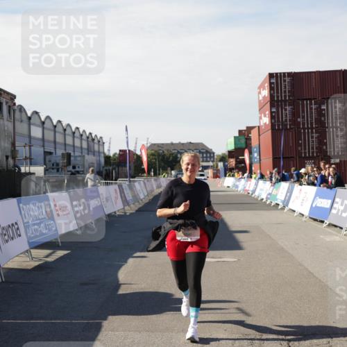 03.10.2025 - Köhlbrandbrückenlauf Jannik Wohlers http://msf.ph/oto/9123384 03.10.2025 13:51:33 Ziel 5540 meine-sportfotos.de