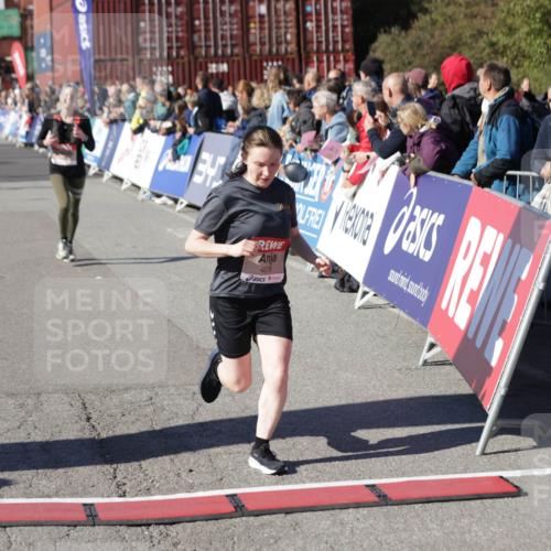 03.10.2025 - Köhlbrandbrückenlauf Jannik Wohlers http://msf.ph/oto/9123386 03.10.2025 13:05:36 Ziel 4011, 4062, 4161, 4278, 4296, 4332, 4384, 4584, 5468, 5676, 6281, 6786, 6787 meine-sportfotos.de