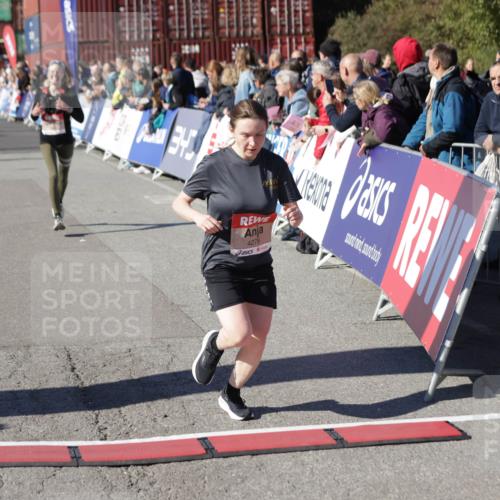 03.10.2025 - Köhlbrandbrückenlauf Jannik Wohlers http://msf.ph/oto/9123391 03.10.2025 13:05:36 Ziel 4011, 4062, 4161, 4278, 4296, 4332, 4384, 4584, 5468, 5676, 6281, 6786, 6787 meine-sportfotos.de