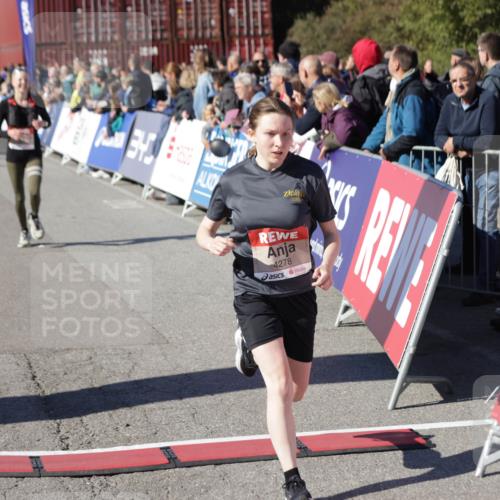 03.10.2025 - Köhlbrandbrückenlauf Jannik Wohlers http://msf.ph/oto/9123412 03.10.2025 13:05:36 Ziel 4011, 4062, 4161, 4278, 4296, 4332, 4384, 4584, 5468, 5676, 6281, 6786, 6787 meine-sportfotos.de
