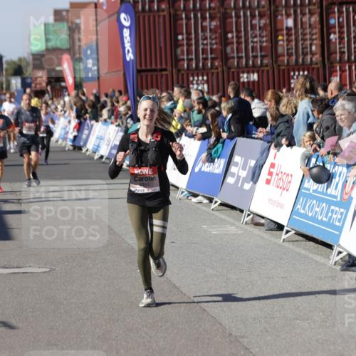 03.10.2025 - Köhlbrandbrückenlauf Jannik Wohlers http://msf.ph/oto/9123421 03.10.2025 13:05:37 Ziel 4011, 4062, 4161, 4278, 4296, 4332, 4384, 5468, 5676, 6281, 6786, 6787 meine-sportfotos.de