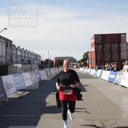 03.10.2025 - Köhlbrandbrückenlauf Jannik Wohlers http://msf.ph/oto/9123422 03.10.2025 13:51:33 Ziel 5540 meine-sportfotos.de