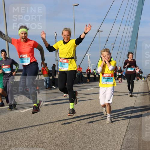 03.10.2025 - Köhlbrandbrückenlauf Strokosch-Dieckow http://msf.ph/oto/9123431 03.10.2025 10:01:49 Position 2 2299, 2874, 2871 meine-sportfotos.de