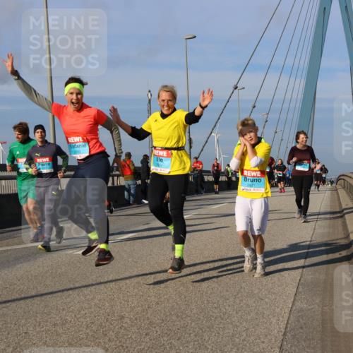 03.10.2025 - Köhlbrandbrückenlauf Strokosch-Dieckow http://msf.ph/oto/9123434 03.10.2025 10:01:50 Position 2 2299, 2874, 2871 meine-sportfotos.de