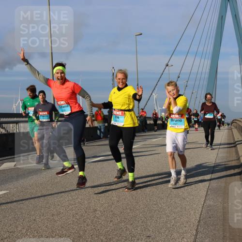 03.10.2025 - Köhlbrandbrückenlauf Strokosch-Dieckow http://msf.ph/oto/9123437 03.10.2025 10:01:50 Position 2 2299, 2874, 2871 meine-sportfotos.de