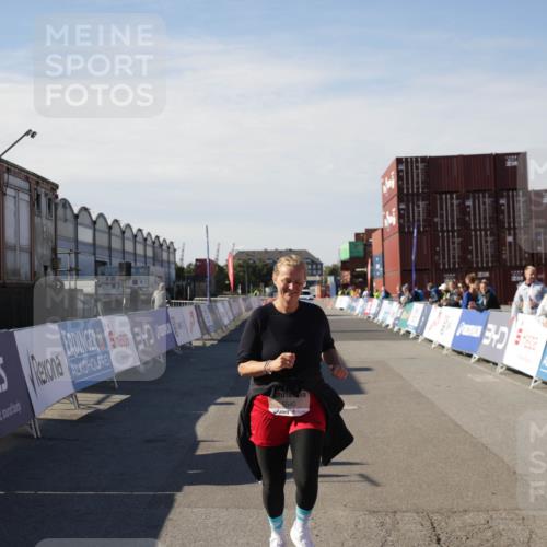 03.10.2025 - Köhlbrandbrückenlauf Jannik Wohlers http://msf.ph/oto/9123438 03.10.2025 13:51:33 Ziel 5540 meine-sportfotos.de