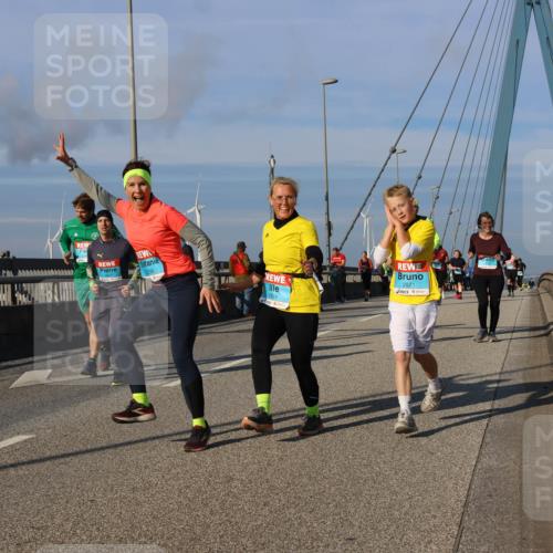 03.10.2025 - Köhlbrandbrückenlauf Strokosch-Dieckow http://msf.ph/oto/9123441 03.10.2025 10:01:50 Position 2 299, 2874, 2871 meine-sportfotos.de