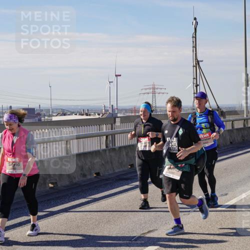 03.10.2025 - Köhlbrandbrückenlauf Michael Burmester http://msf.ph/oto/9123447 03.10.2025 13:06:03 Position 2 6458, 6469, 6259, 5360 meine-sportfotos.de