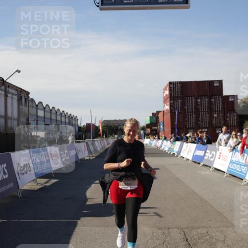 03.10.2025 - Köhlbrandbrückenlauf Jannik Wohlers http://msf.ph/oto/9123452 03.10.2025 13:51:34 Ziel 5540 meine-sportfotos.de
