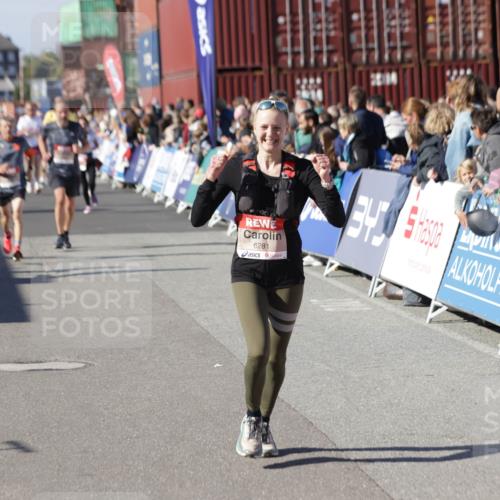 03.10.2025 - Köhlbrandbrückenlauf Jannik Wohlers http://msf.ph/oto/9123454 03.10.2025 13:05:37 Ziel 4011, 4062, 4161, 4278, 4296, 4332, 4384, 5468, 5676, 6281, 6786, 6787 meine-sportfotos.de