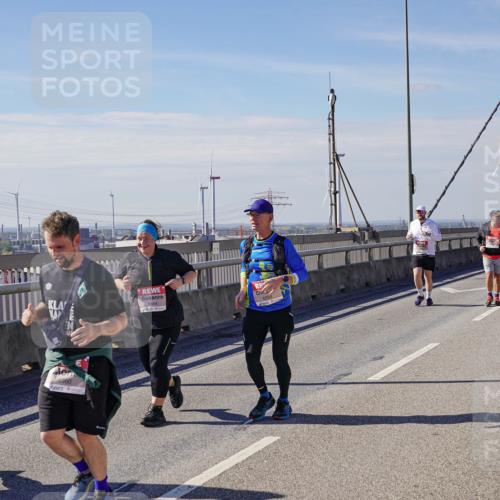 03.10.2025 - Köhlbrandbrückenlauf Michael Burmester http://msf.ph/oto/9123458 03.10.2025 13:06:05 Position 2 469, 5360, 5444 meine-sportfotos.de